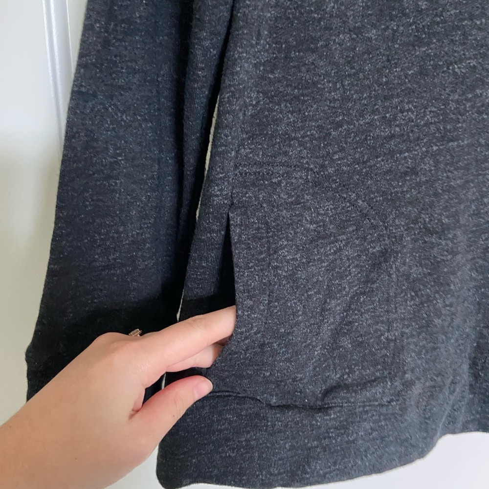 NWOT Gloria Vanderbilt GVS women’s dark gray cowl neck sweatshirt petite medium - Picture 4 of 8